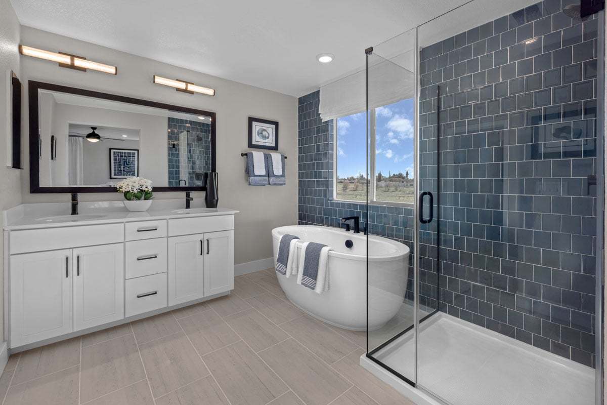 Plan 2802 Modeled - Soaker tub at primary bath