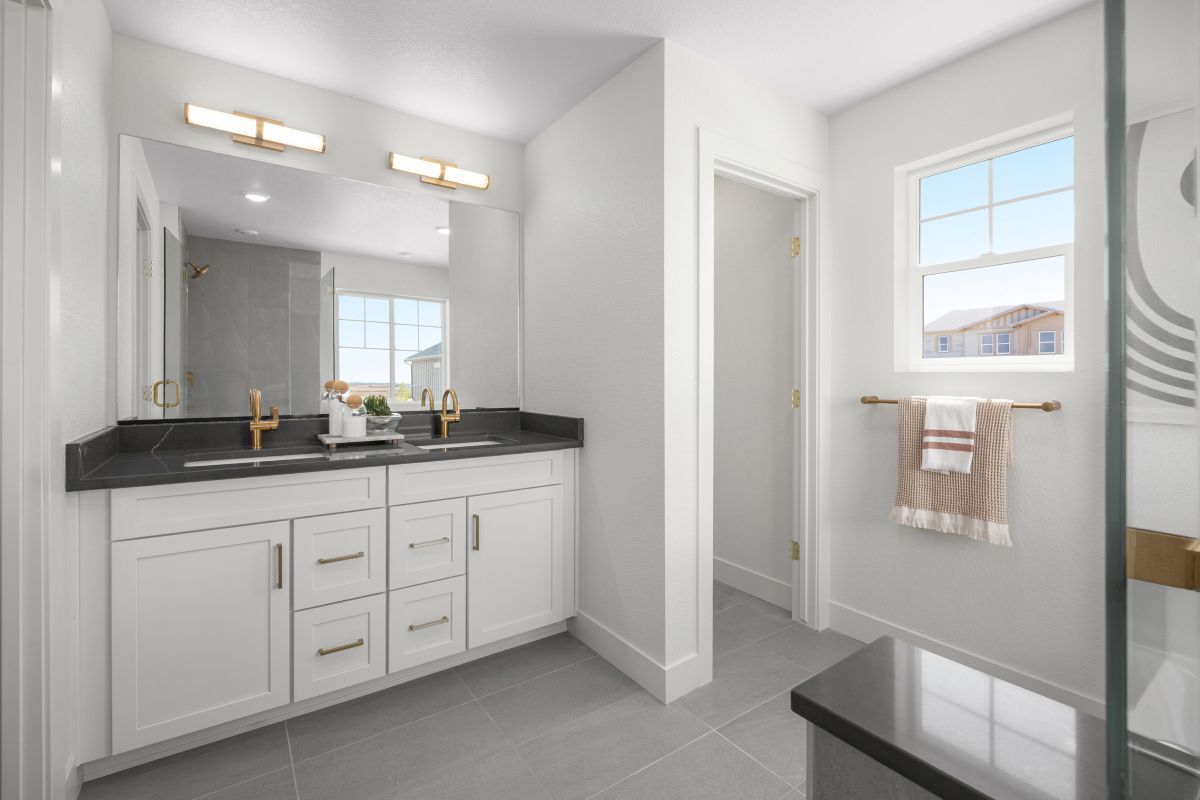 Plan 1886 Modeled - Dual-sink vanity at primary bath