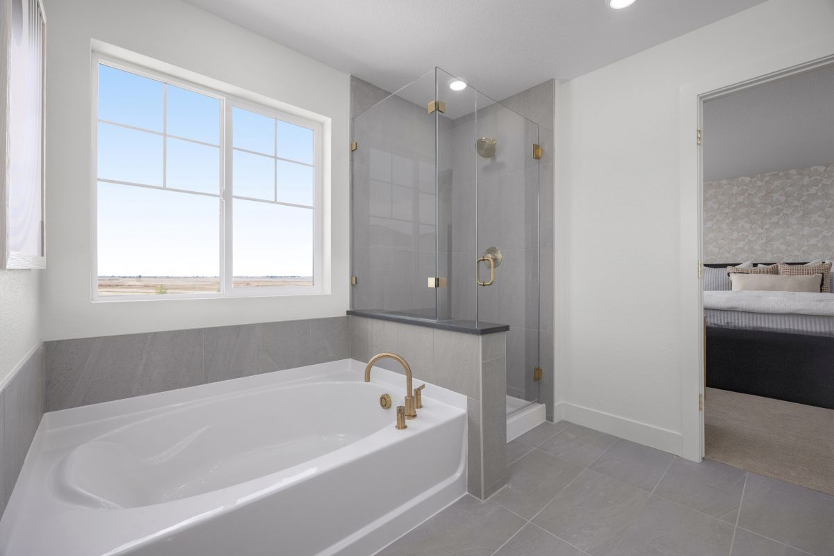 Plan 1886 Modeled - Tub and separate shower at primary bath