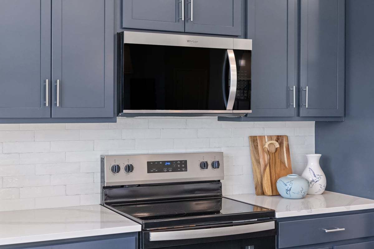 Plan 2566 Modeled - Stainless steel appliances