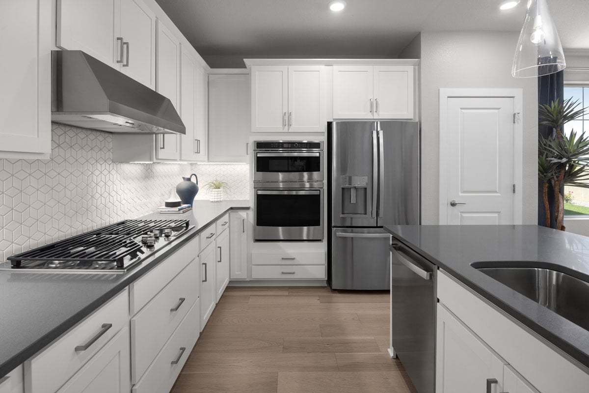 Plan 1942 Modeled - Stainless steel appliances
