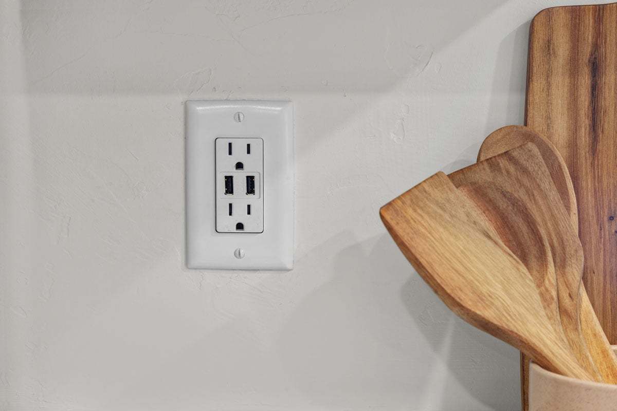 Plan 1465 Modeled - Kitchen USB charging receptacle