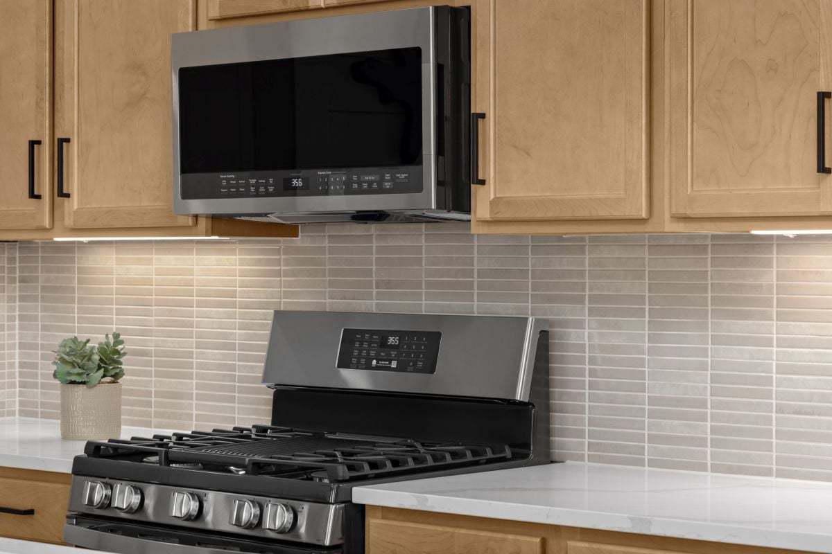 Plan 1672 Modeled - Tile backsplash