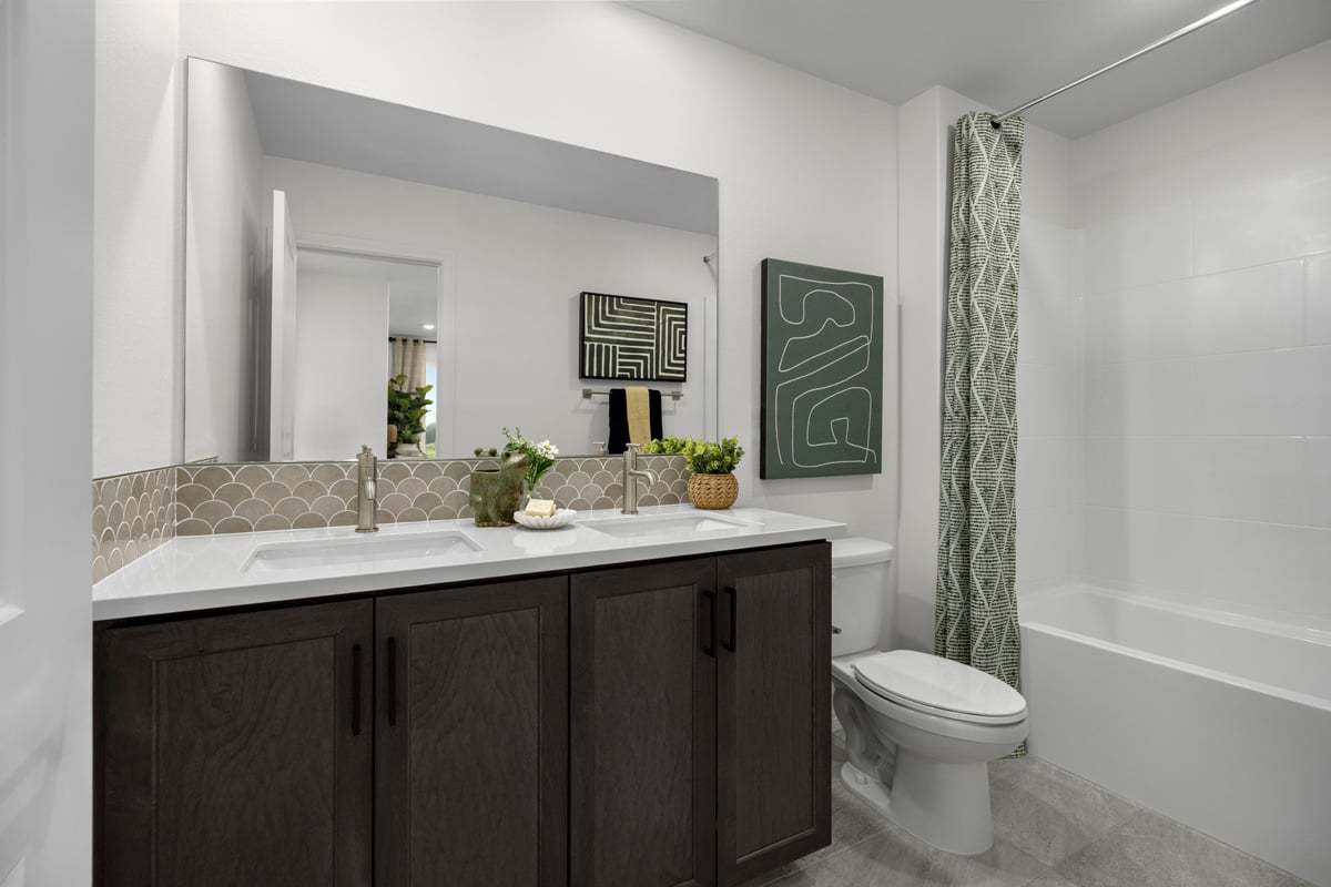 Plan 1640 Modeled - Optional dual-sink vanity at bath 2