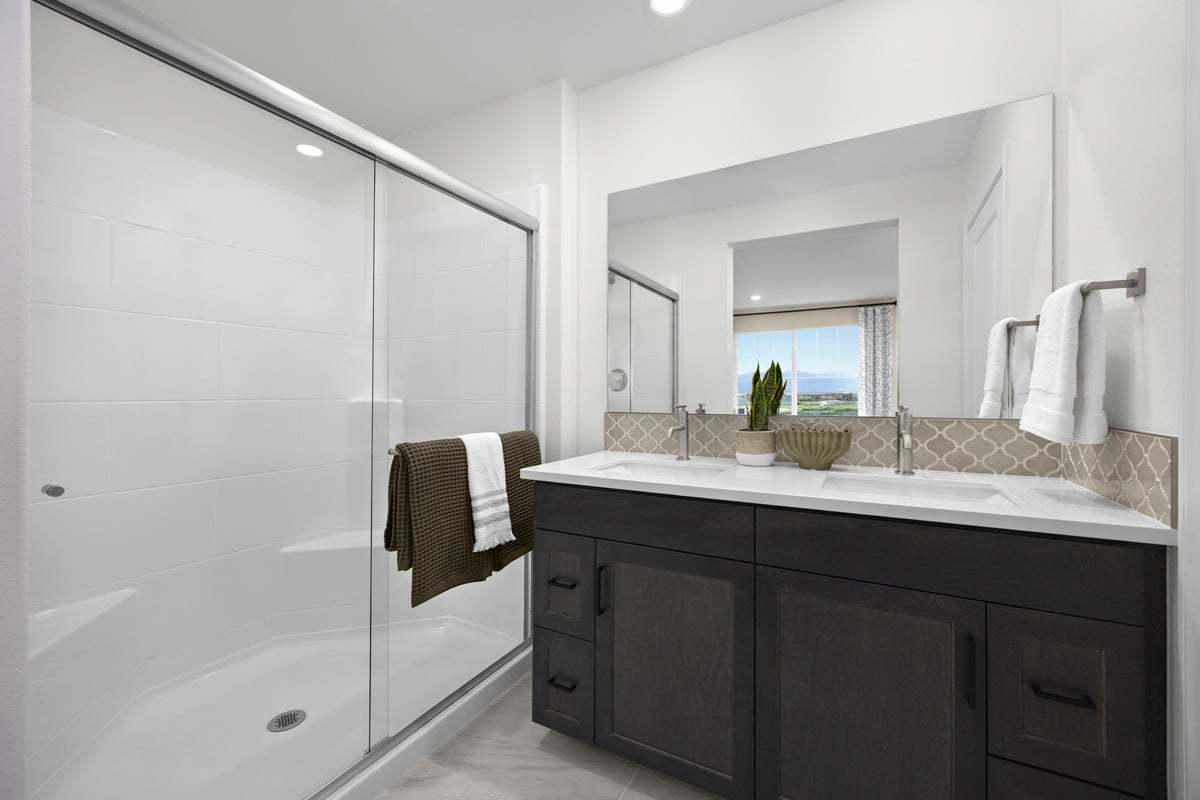Plan 1640 Modeled - Optional custom tile backsplash at primary bath