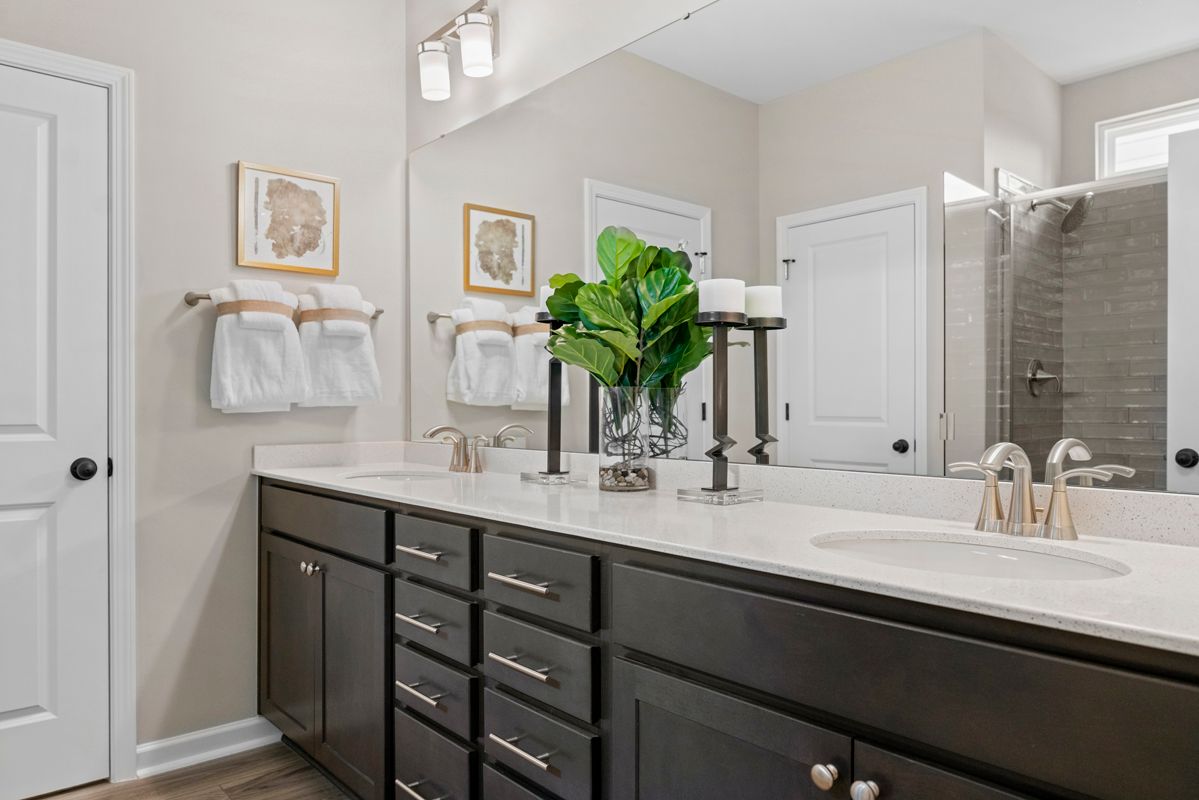 Plan 2074 - Dual-sink vanity at primary bath