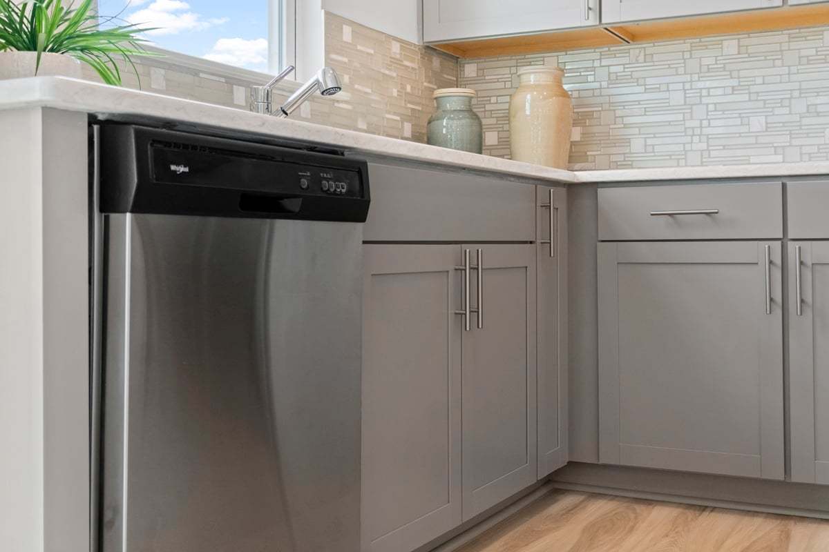 Plan 1702 Modeled - Whirlpool® stainless steel appliances