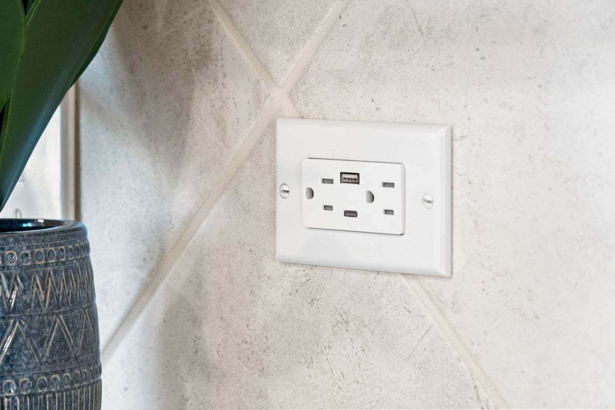 Plan 2379 Modeled - Kitchen USB charging receptacle
