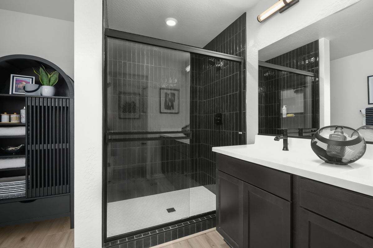 Plan 2014 Modeled - Walk-in shower at primary bath