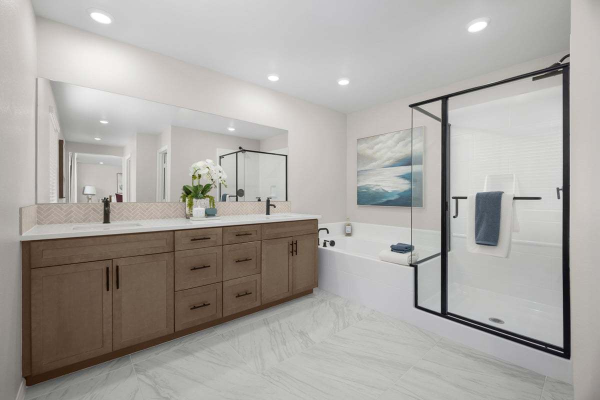 Plan 2453 Modeled - Optional tub and separate shower at primary bath