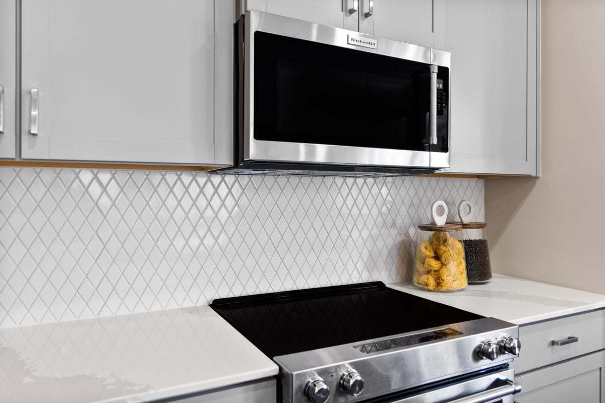 Plan 1601 Modeled - Stainless steel appliances