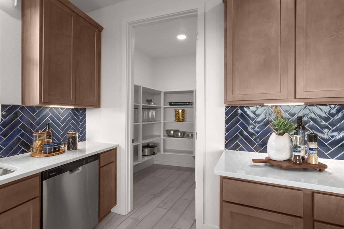 Plan 2578 Modeled - Kitchen tile backsplash