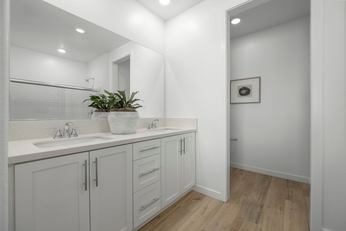 Plan 1923 Modeled - Dual-sink vanity at primary bath