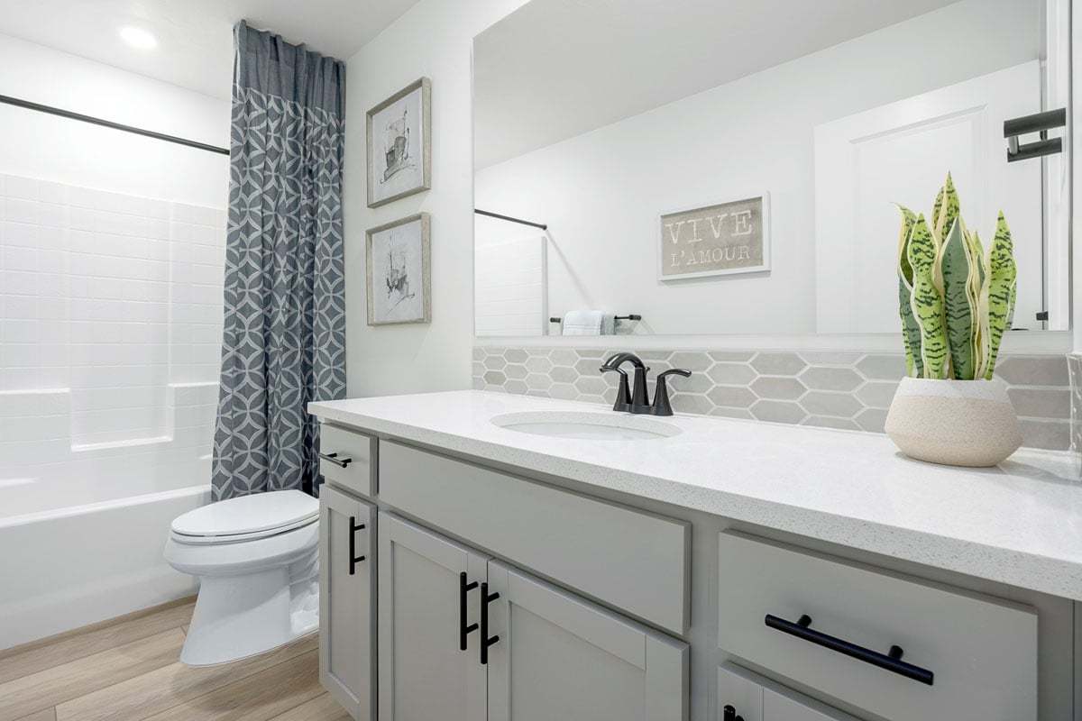 Plan 1870 Modeled - Extended vanity at bath 2