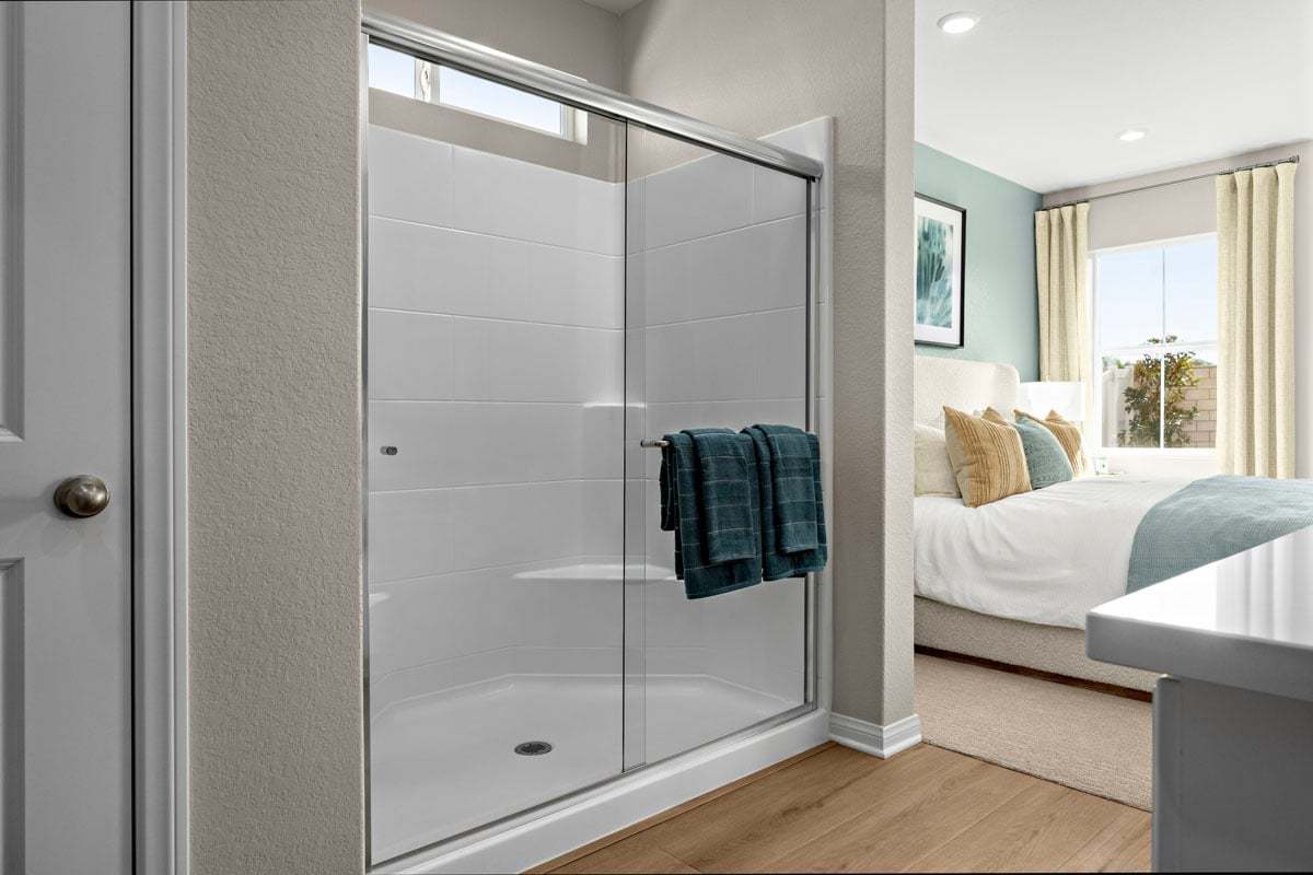 Plan 1539 Modeled - Walk-in shower at primary bath