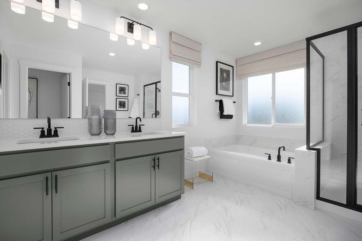 Plan 2755 Modeled - Tub and separate shower at primary bath