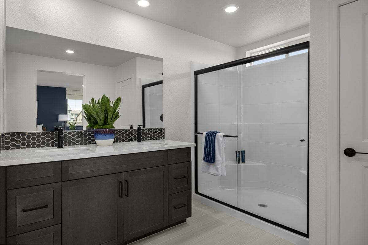 Plan 2543 Modeled - Walk-in shower at primary bath