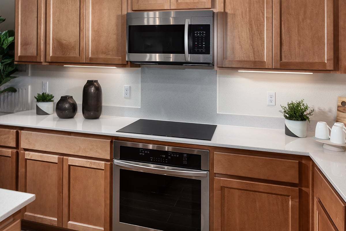 Plan 2558 Modeled - Stainless steel appliances