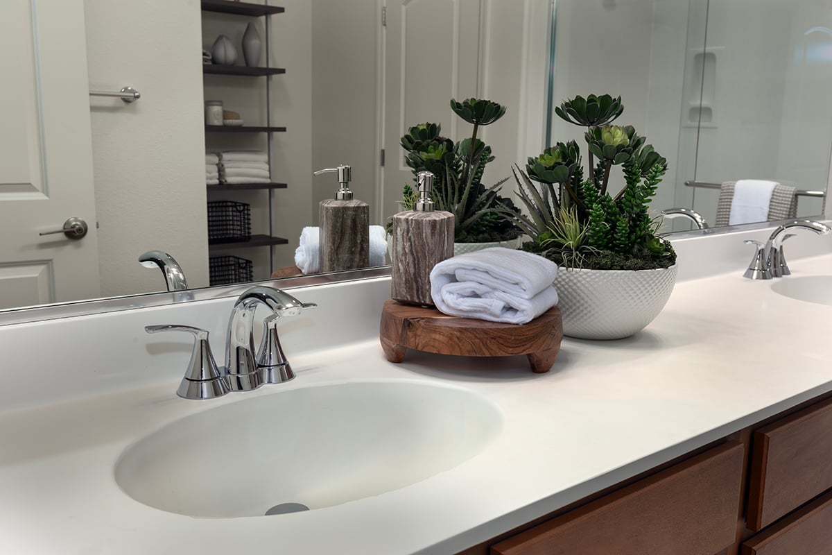 Plan 2558 Modeled - Dual-sink vanity at primary bath