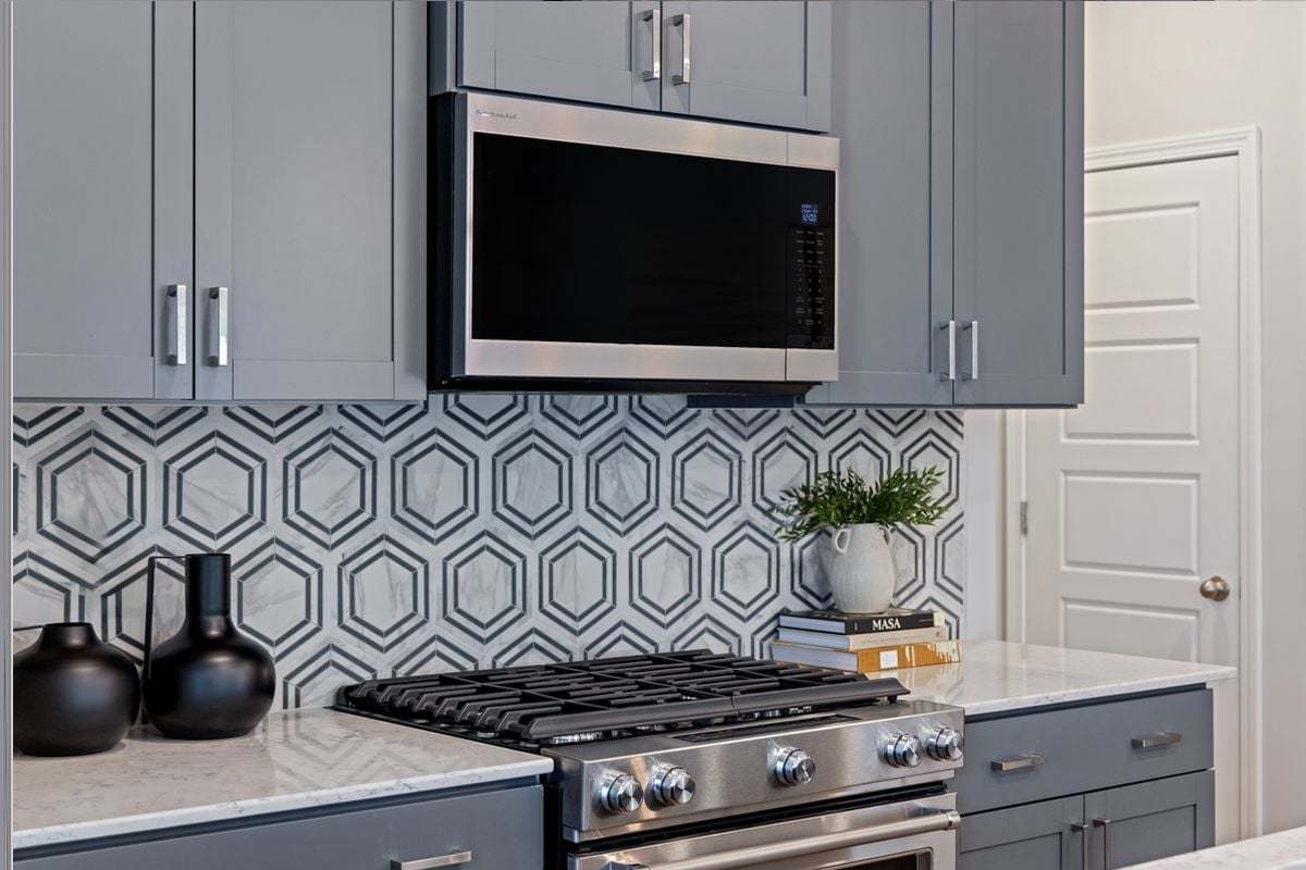 Plan 1913 Modeled - Stainless steel appliances