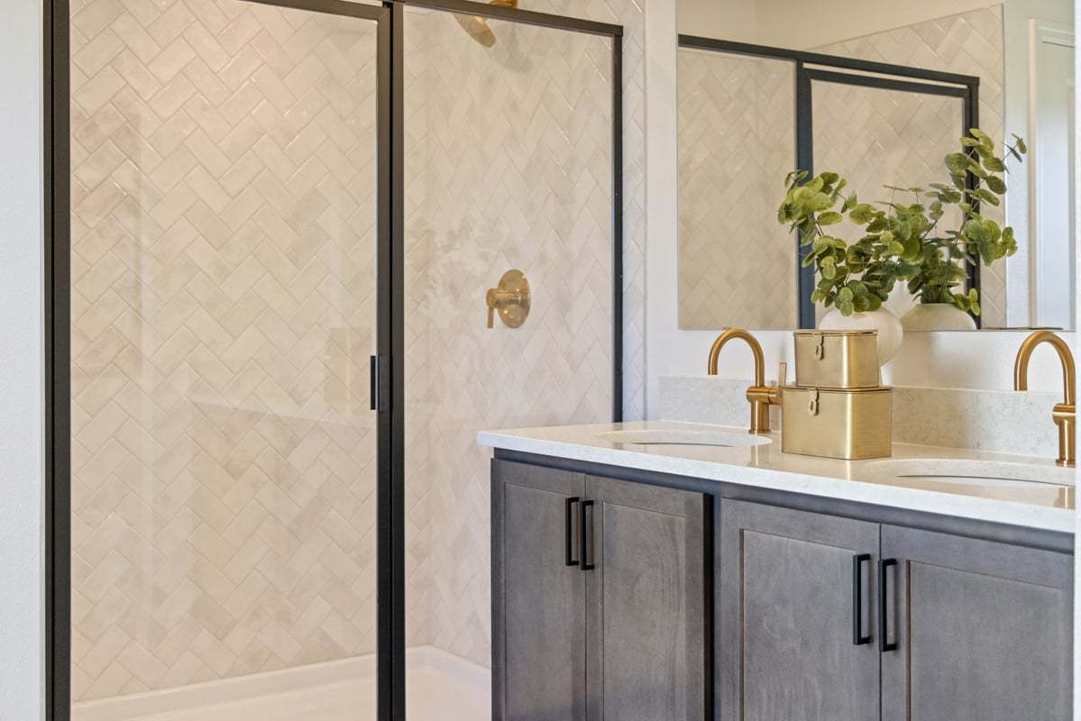 Plan 1989 Modeled - Walk-in shower at primary bath