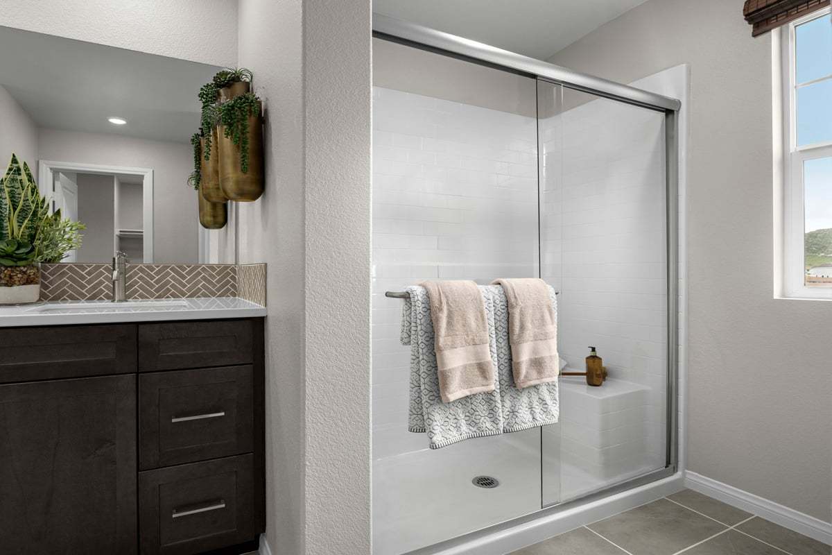 Plan 1663 Modeled - Walk-in shower at primary bath