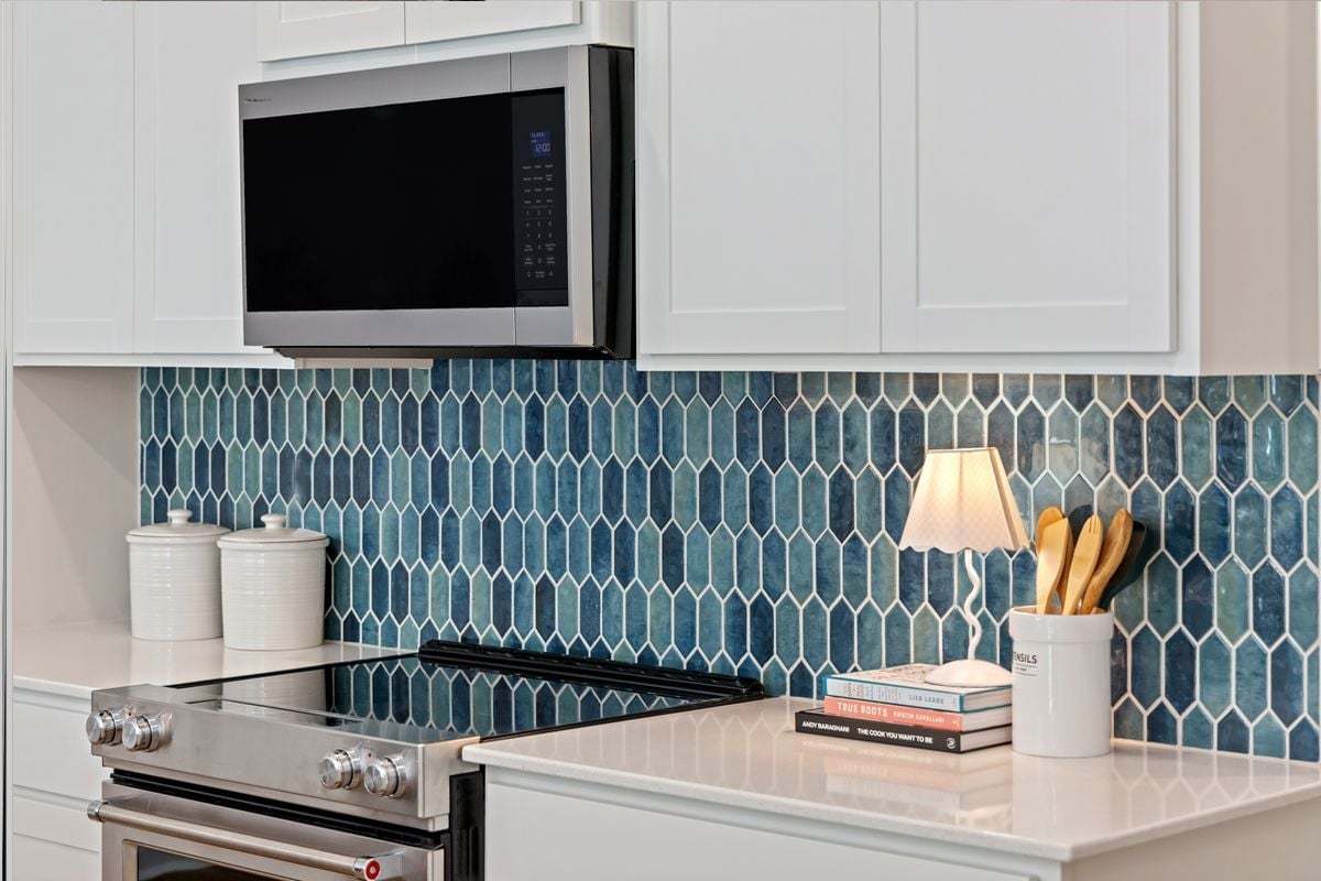 Plan 1566 Modeled - Stainless steel appliances