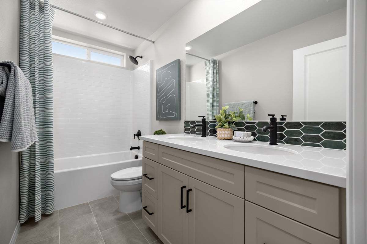 Plan 1760 Modeled - Optional dual-sink vanity at bath 2