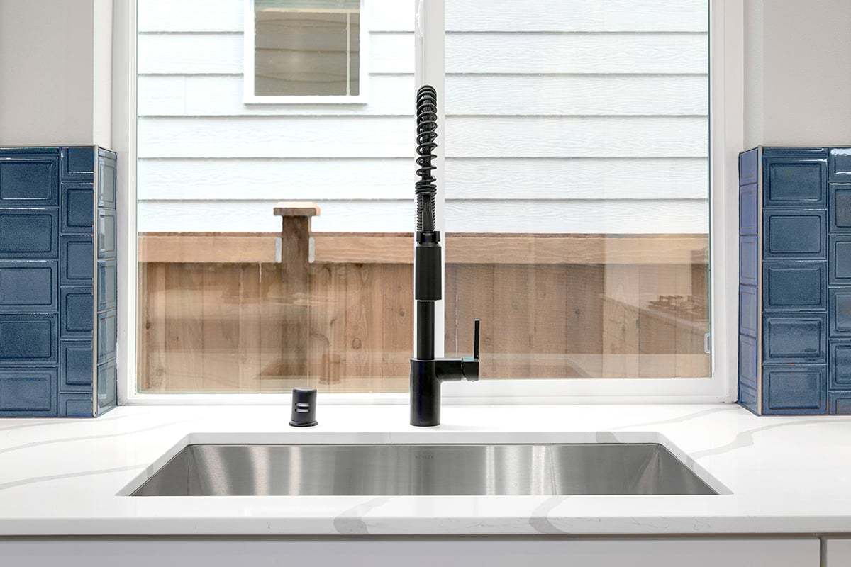 Plan 2565 Modeled - Undermount kitchen sink with pullout faucet