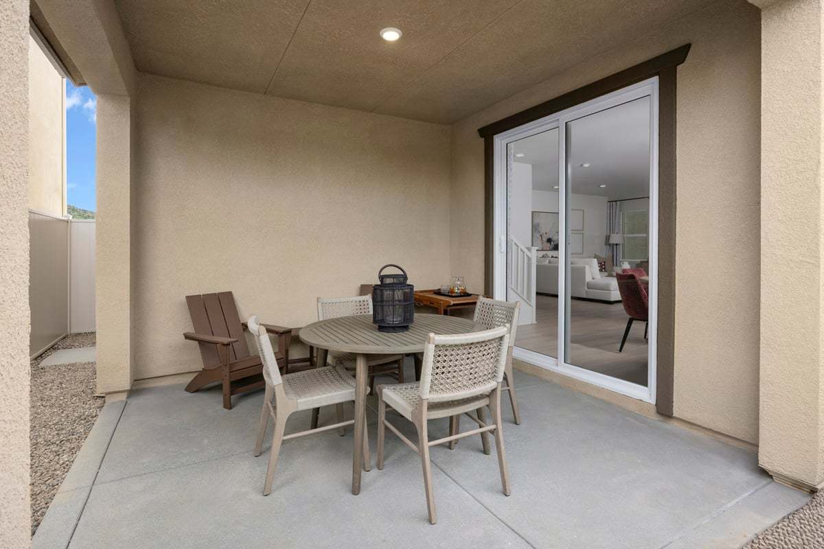 Plan 2076 Modeled - Covered back patio