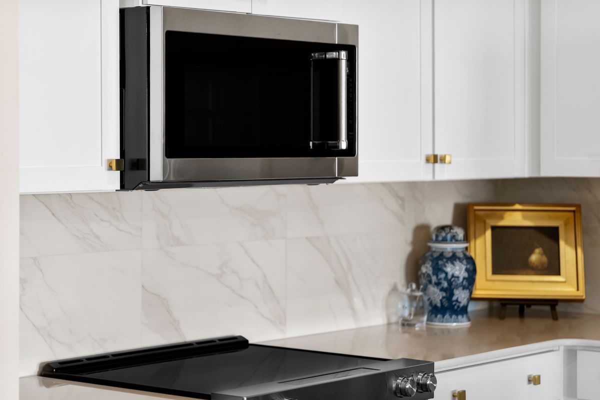 Plan 1601 Modeled - Stainless steel appliances