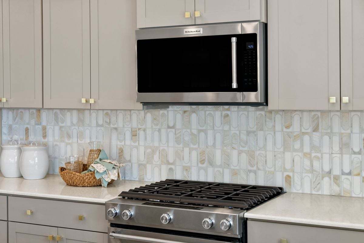 Plan 2539 Modeled - Gas stove
