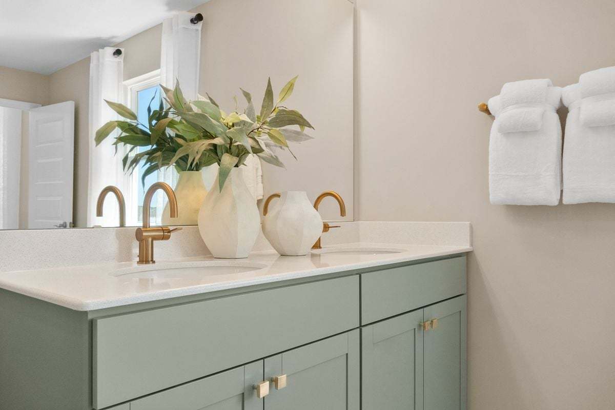 Plan 2539 Modeled - Dual-sink vanity at primary bath