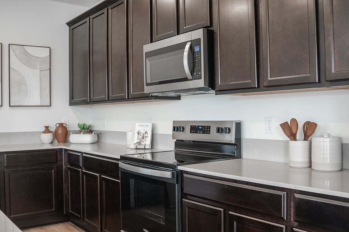 Plan 1990 Modeled - Stainless steel appliances