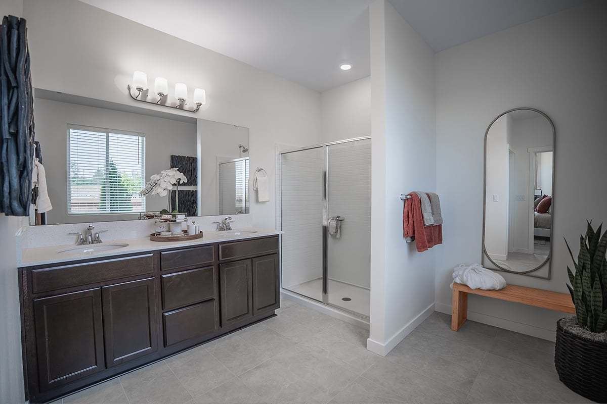 Plan 1990 Modeled - Dual-sink vanity at primary bath