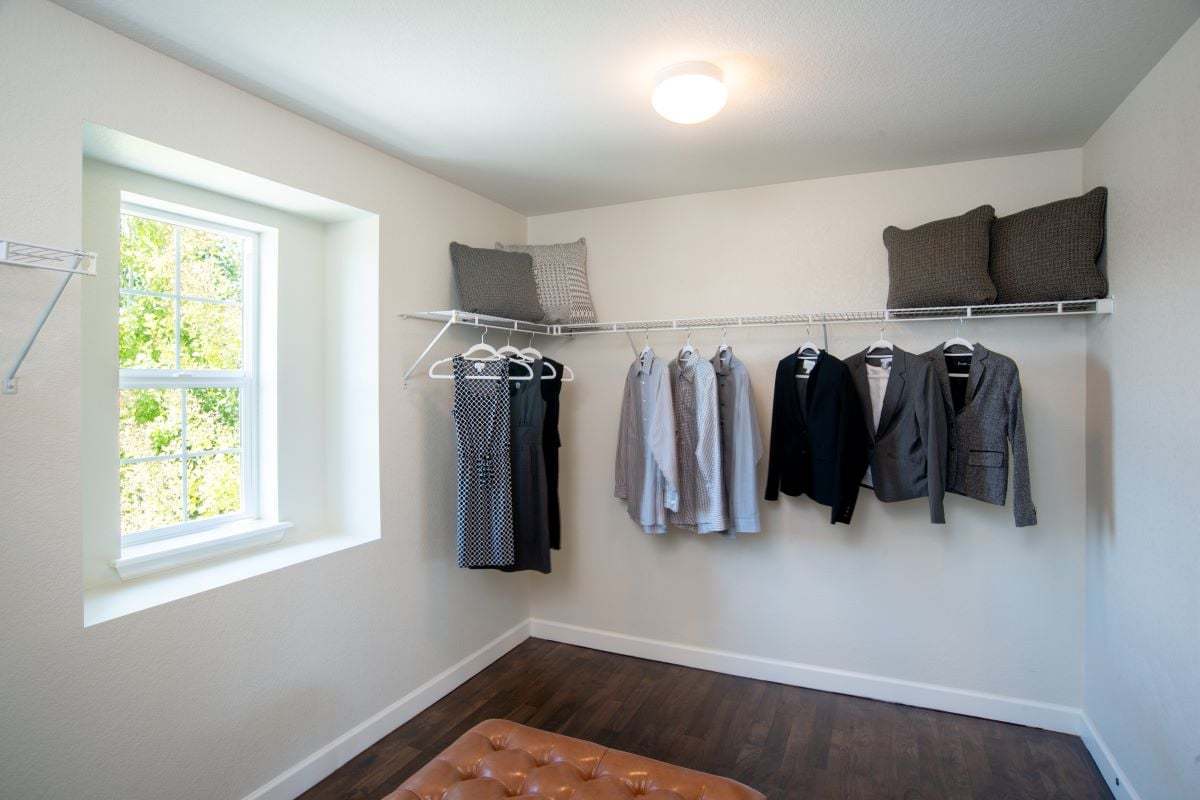 Plan 1925 - Walk-in closet