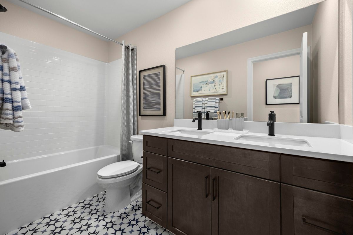 Plan 2319 Modeled - Optional dual-sink vanity at bath 2