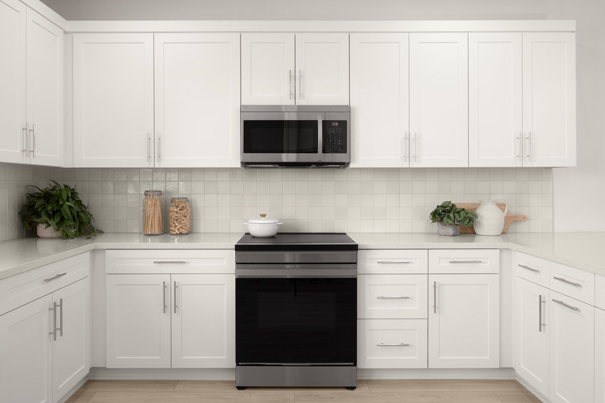 Plan 1998 Modeled - Full-height kitchen backsplash