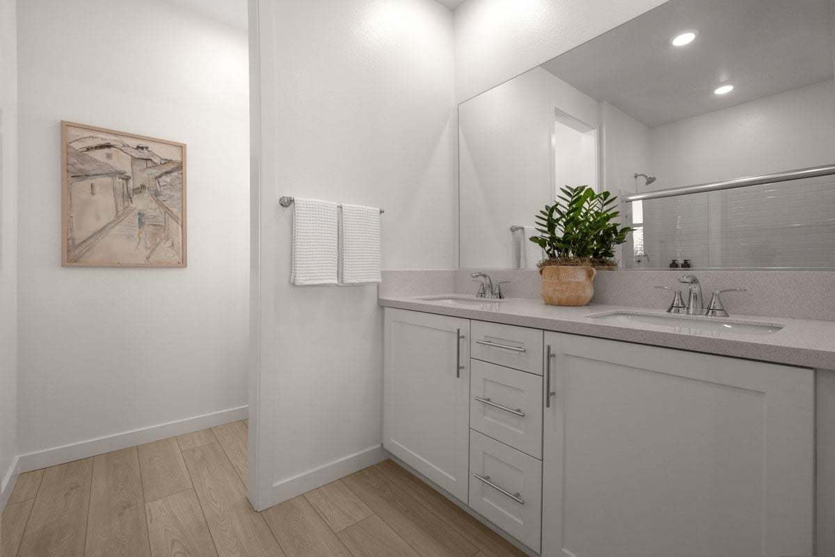 Plan 1998 Modeled - Quartz bath countertops