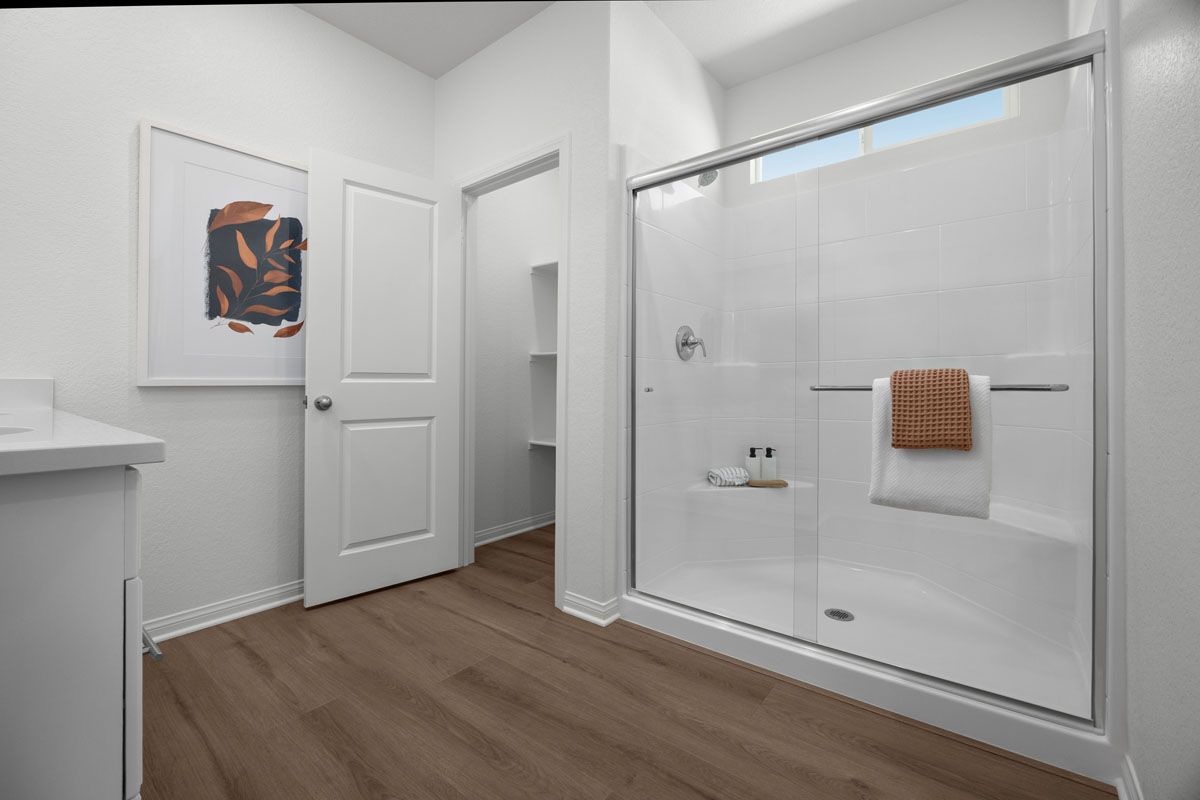 Plan 2321 Modeled - Walk-in shower at primary bath