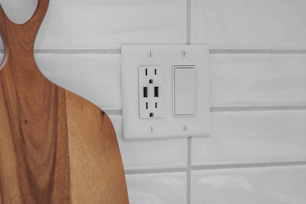 Plan 1573 Modeled - Kitchen USB charging receptacle