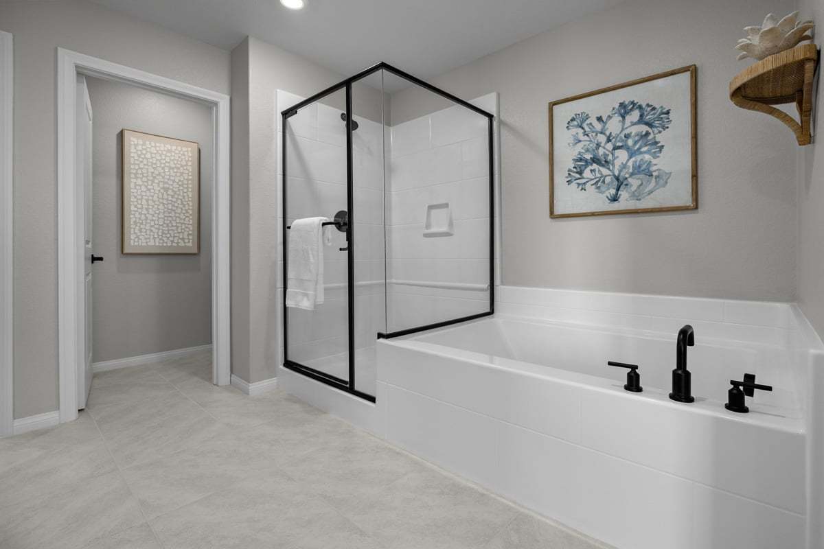 Plan 2548 Modeled - Optional separate tub and shower at primary bath