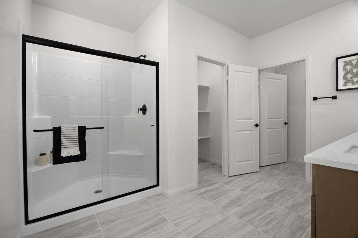 Plan 2613 Modeled - Walk-in shower at primary bath