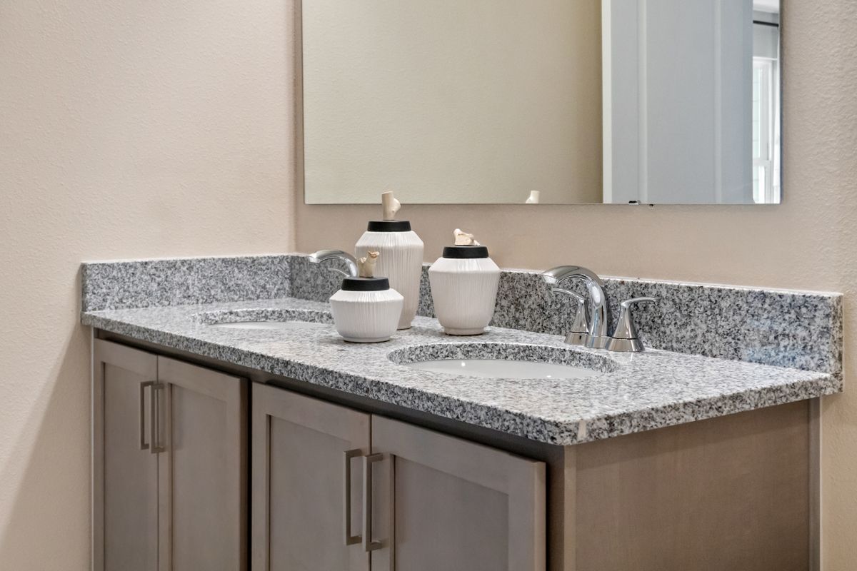 Plan 1557 - Dual-sink vanity at primary bath