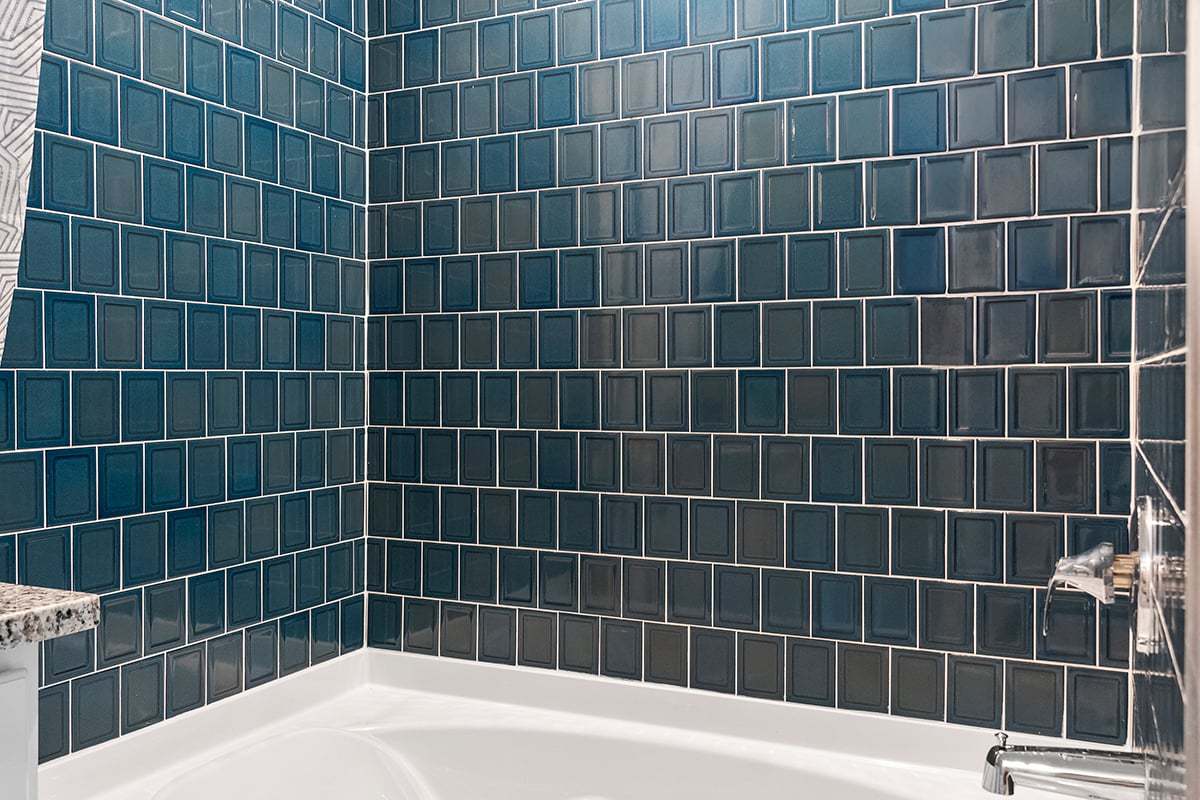 Plan 1707 Modeled - Tile surround at primary bath