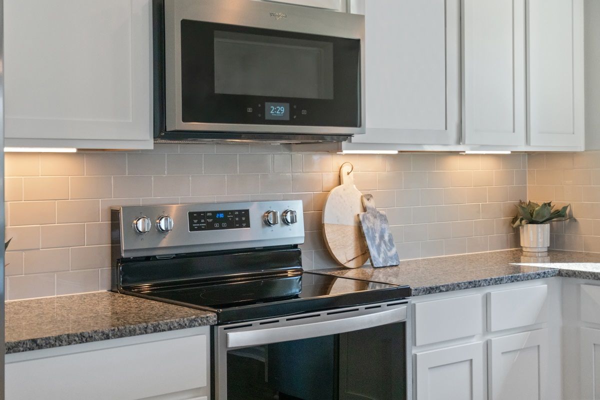 Plan 1707 Modeled - Stainless steel appliances