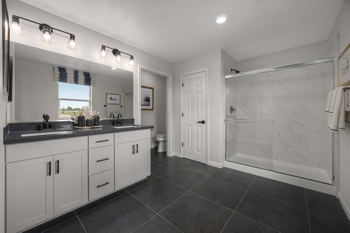 Plan 2554 Modeled - Walk-in shower at primary bath