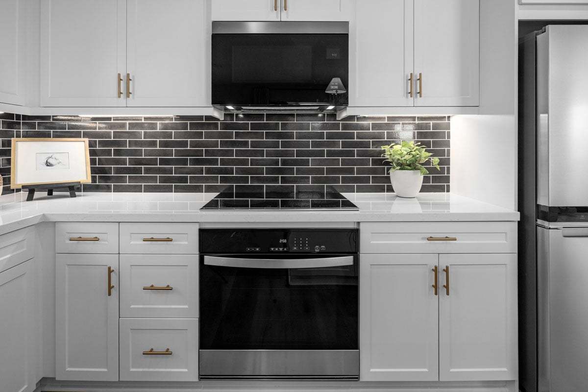 Plan 2889 Modeled - Optional custom tile kitchen backsplash
