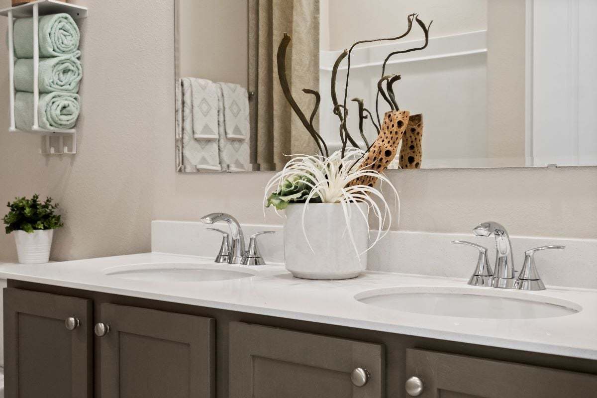 Plan 2003 Modeled - Dual-sink vanity at secondary bath
