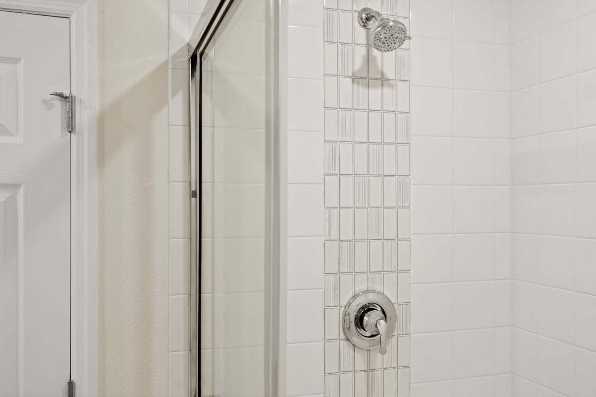 Plan 1541 Modeled - Walk-in shower with tile surround